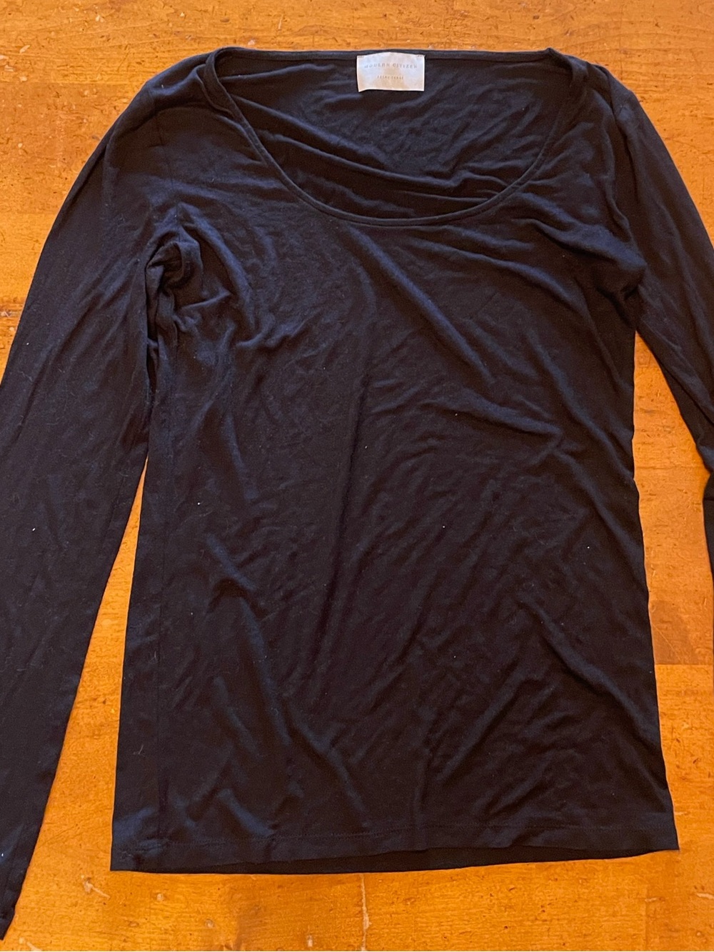 Modern Citizen Black Long-Sleeve Scoop Neck Tee